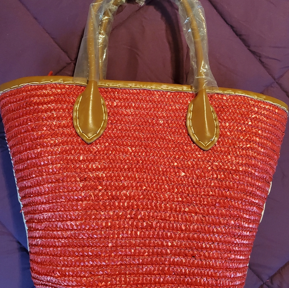 New never used red and white straw purse w/zipper - Picture 2 of 4
